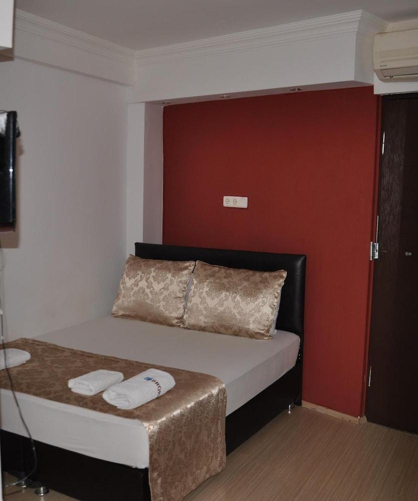 Otel Magnificent 3*